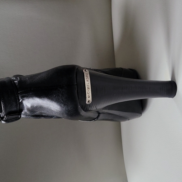 Michael kors black boots size 7m - Picture 2 of 2